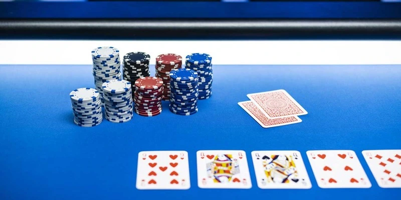 Hướng dẫn chi tiết cách chơi Poker dành cho tân thủ tại Choáng Club